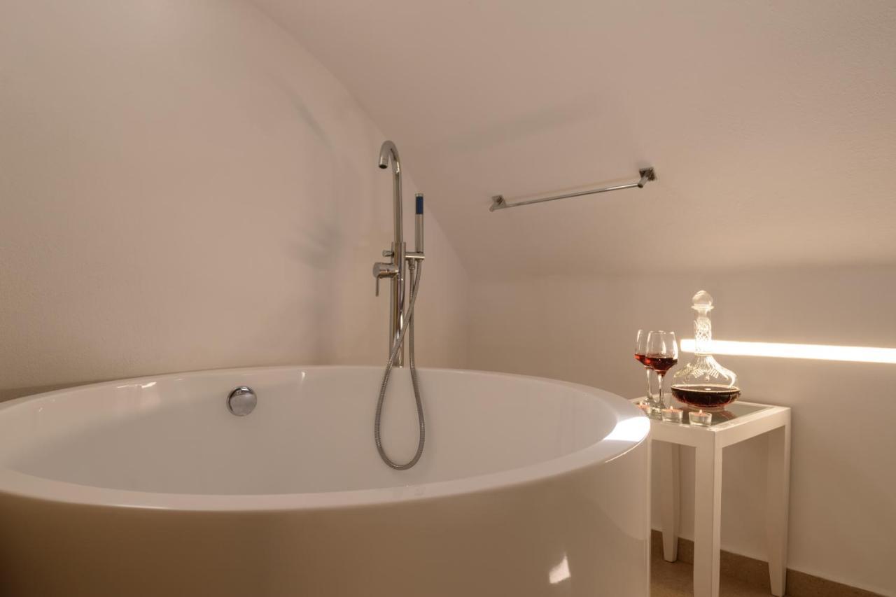 Muses Cycladic Suites Oía Exterior photo
